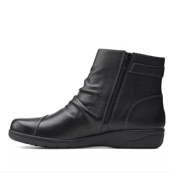 Clarks Collection Women's Cheyn Zoe Black Leather Ankle Boots Size 8W Comfort - Picture 2 of 12